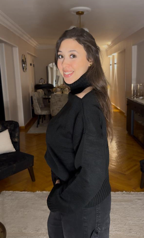 Shoulder slit knitted sweater